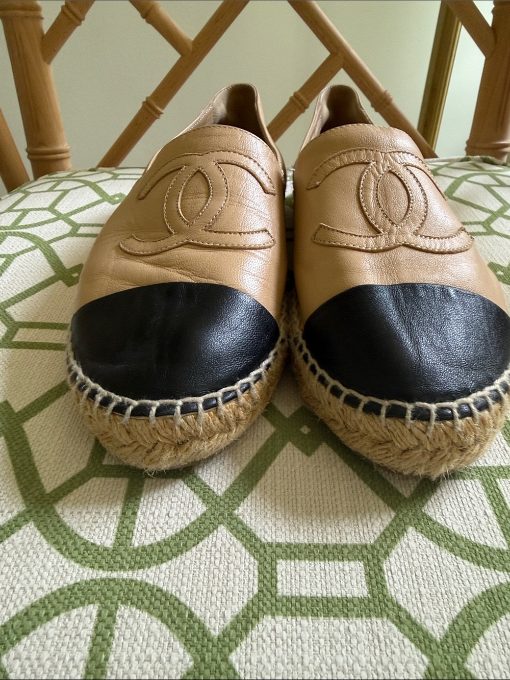 CHANEL Beige and Black Two-Tone Leather Espadrille Flats 39 - Picture 5 of 6